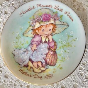1981 Mother's Day Plate 5” Avon Glazed Porcelain Cherished Moments  Chip free